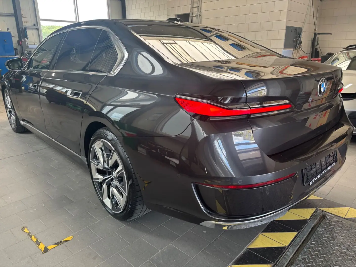 740 d xDrive  Cinema TV+Lounge Individualleder