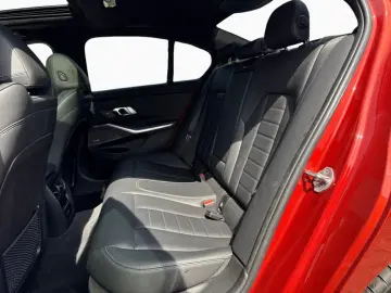330e xDrive M SPORT Sportpaket Bluetooth HUD PDC