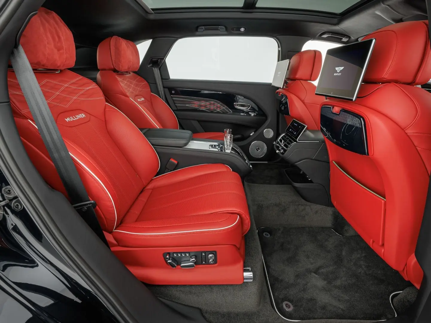 Bentayga EWB Mulliner V8