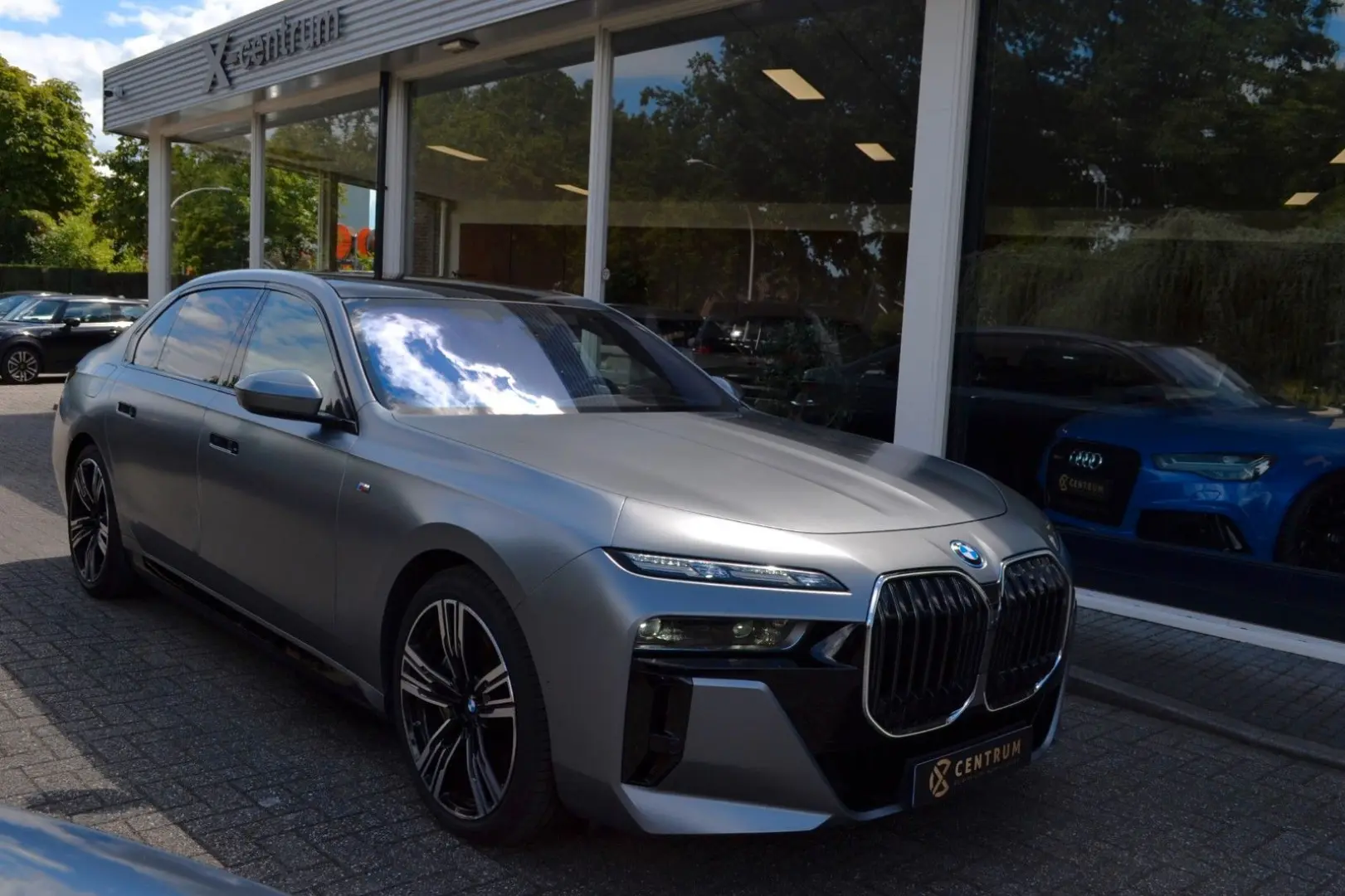 750e xDrive | Fond TV | Sky Lounge | Vol
