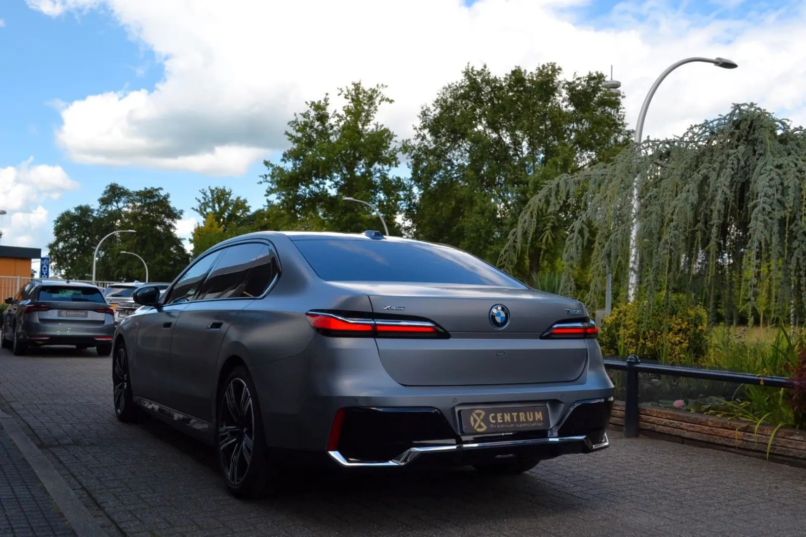 750e xDrive | Fond TV | Sky Lounge | Vol