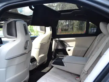 750e xDrive | Fond TV | Sky Lounge | Vol