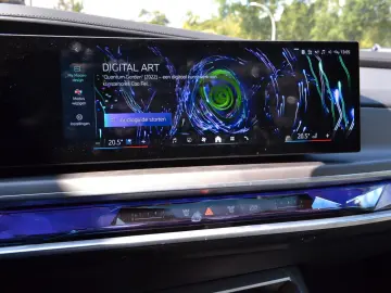 750e xDrive | Fond TV | Sky Lounge | Vol
