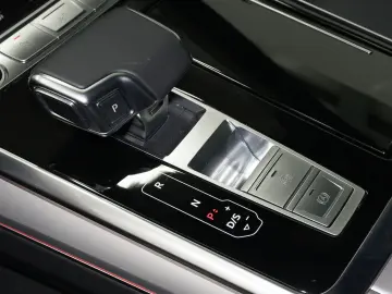 Q8 55 TFSI e Q UPE114 LM21 OPTIK-PKT AHK HuD MEM