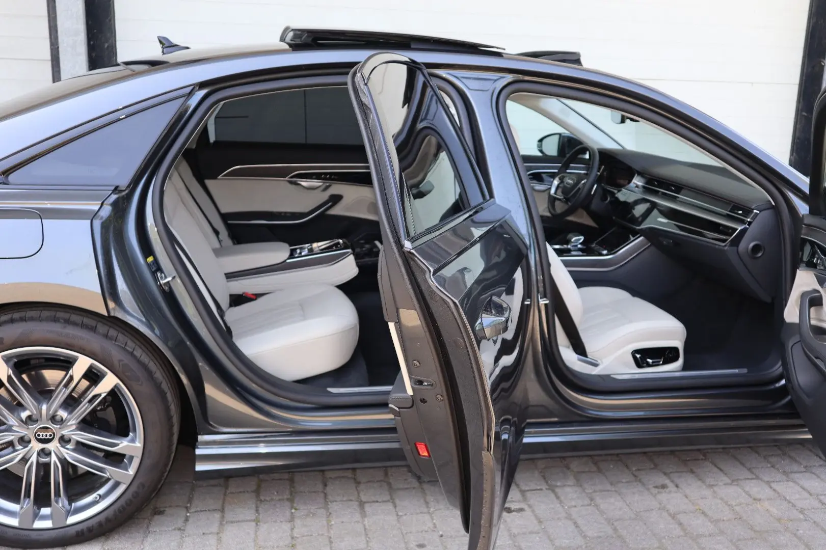 A8L 60 TFSIe lang S-LINE/BLACK-P./VOLLEDER BEIGE