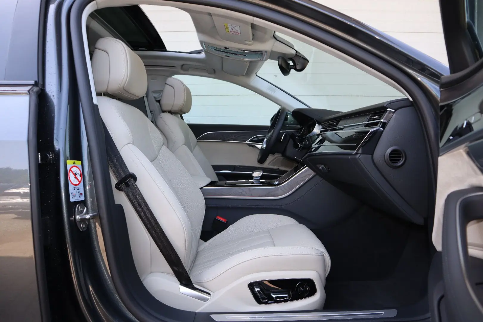 A8L 60 TFSIe lang S-LINE/BLACK-P./VOLLEDER BEIGE