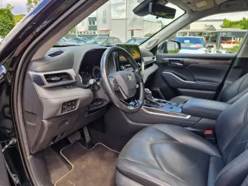 Highlander 2.5 Hybrid Luxury