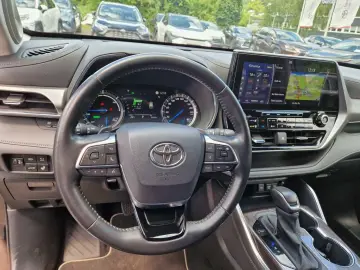 Highlander 2.5 Hybrid Luxury