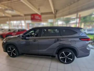 Highlander 2.5 HYBRID LUXURY/1.HAND/PANO/7-SITZE