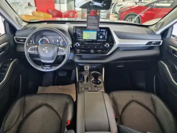 Highlander 2.5 HYBRID LUXURY/1.HAND/PANO/7-SITZE