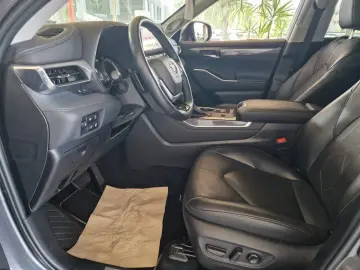 Highlander 2.5 HYBRID LUXURY/1.HAND/PANO/7-SITZE