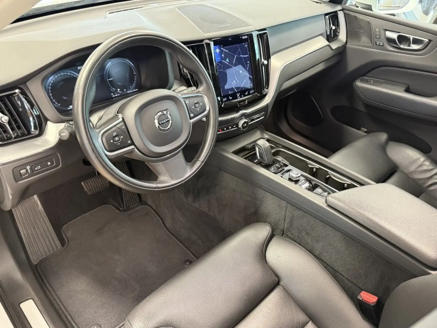 XC60 AWD Inscription Pano Recharge Leder LED Nav