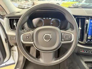 XC60 AWD Inscription Pano Recharge Leder LED Nav