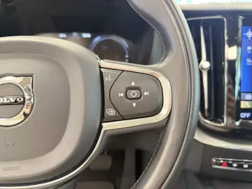 XC60 AWD Inscription Pano Recharge Leder LED Nav