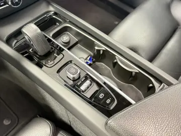 XC60 AWD Inscription Pano Recharge Leder LED Nav
