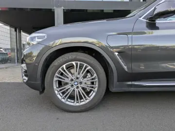 X3 xDrive30e Luxury Line LiveCockpit. HeadUp.