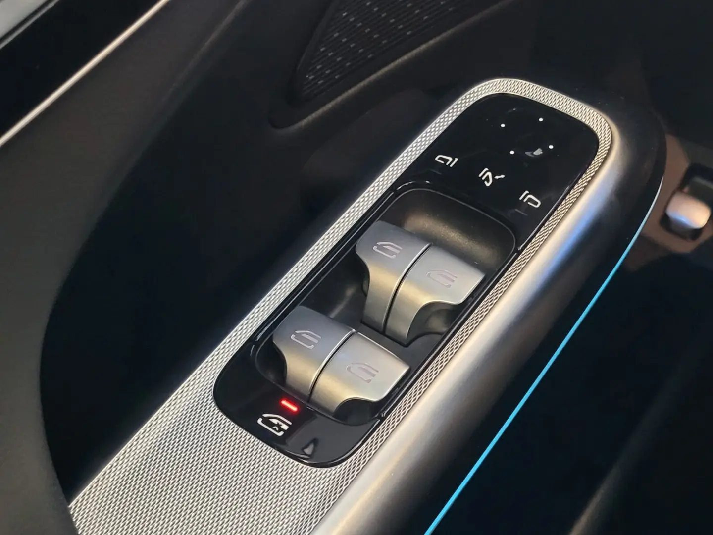 E 220 d AVANTGARDE ADVANCED AHK 18