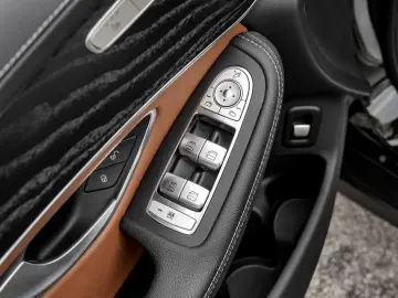 GLC 300 4M |AMG|LED|DISTR|NAVI|KEYL|PANO|KAM|SHZ