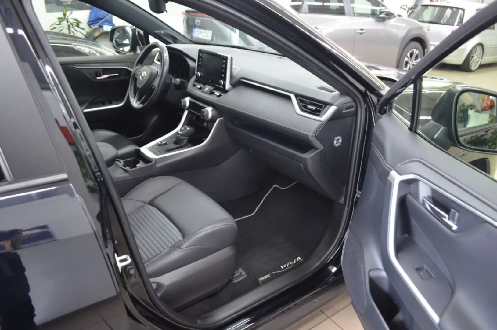 RAV 4 2.5 4x4 Hybrid Black Edition+360°CAM+NAVI+