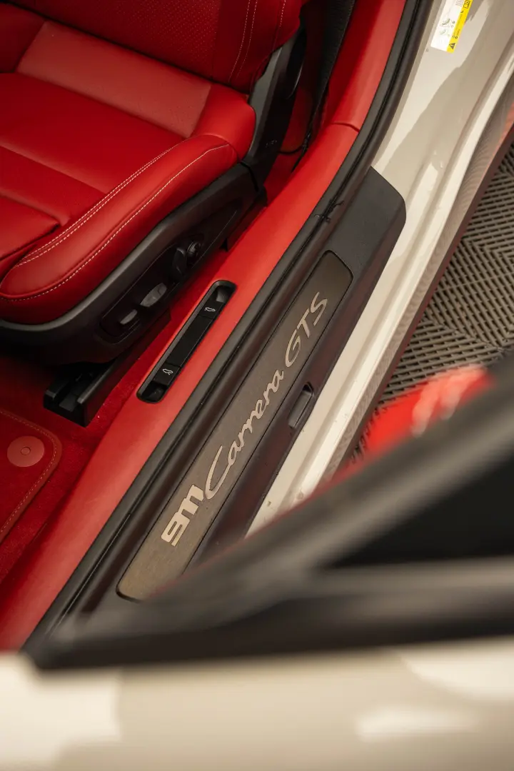 Porsche 911 Carrera GTS