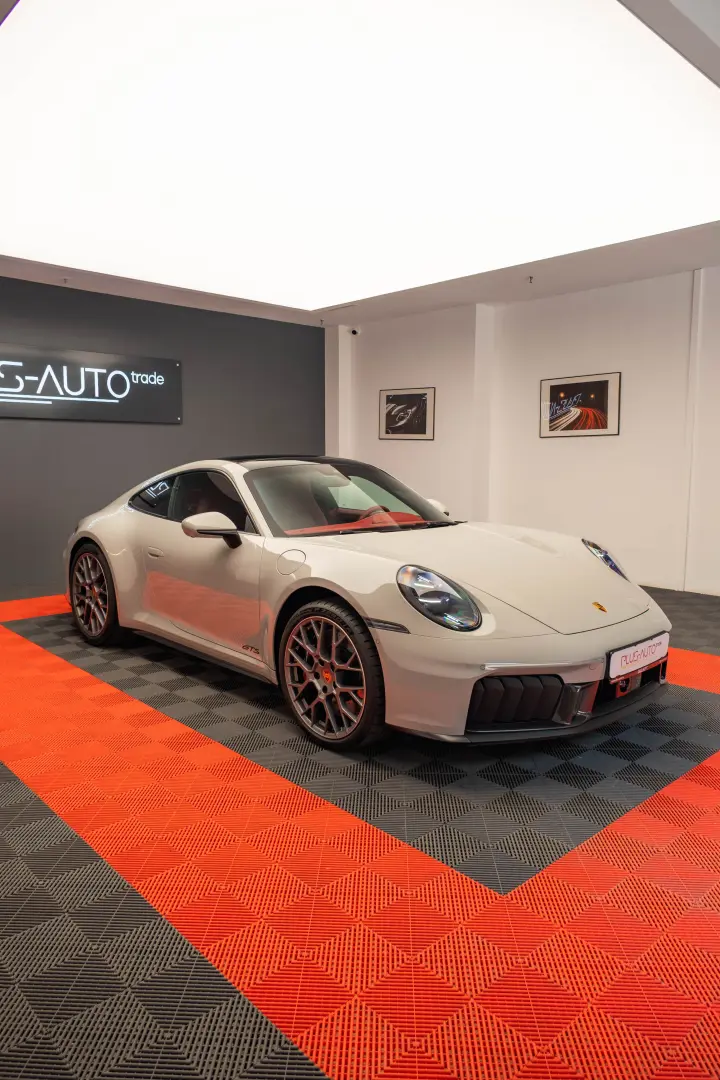 Porsche 911 Carrera GTS