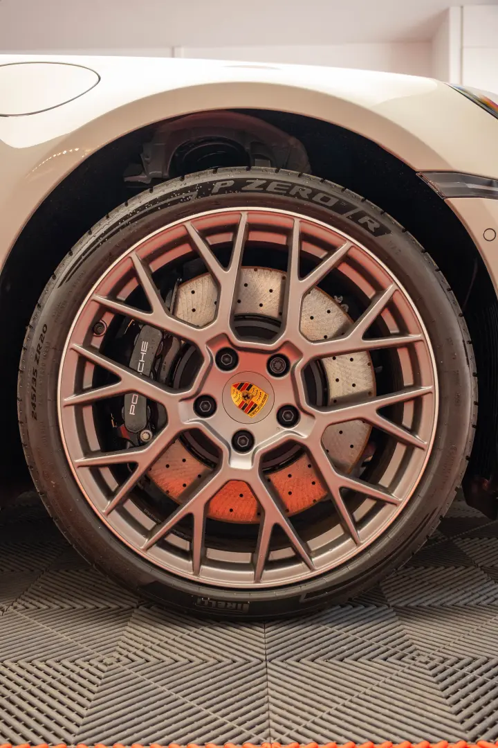 Porsche 911 Carrera GTS