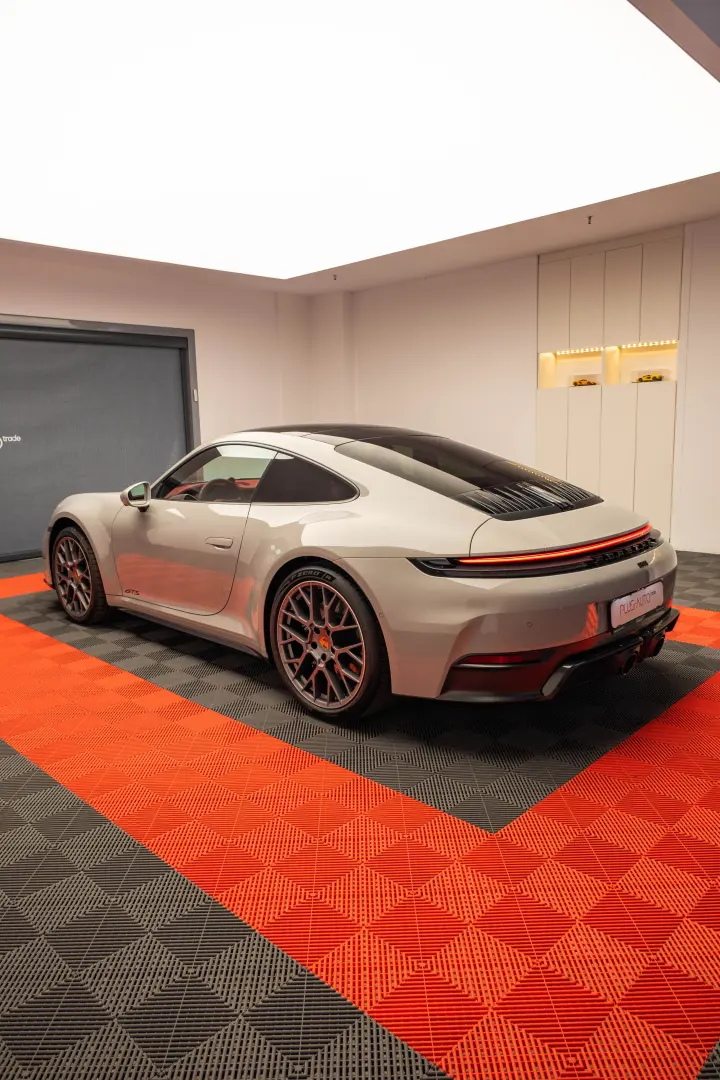 Porsche 911 Carrera GTS