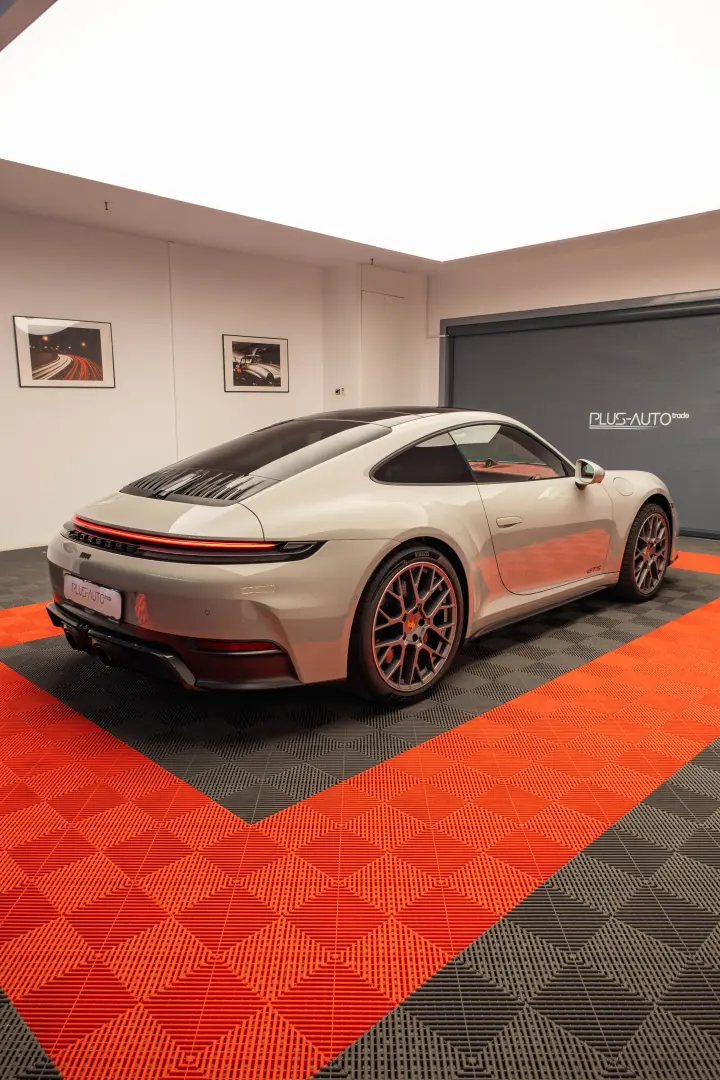 Porsche 911 Carrera GTS