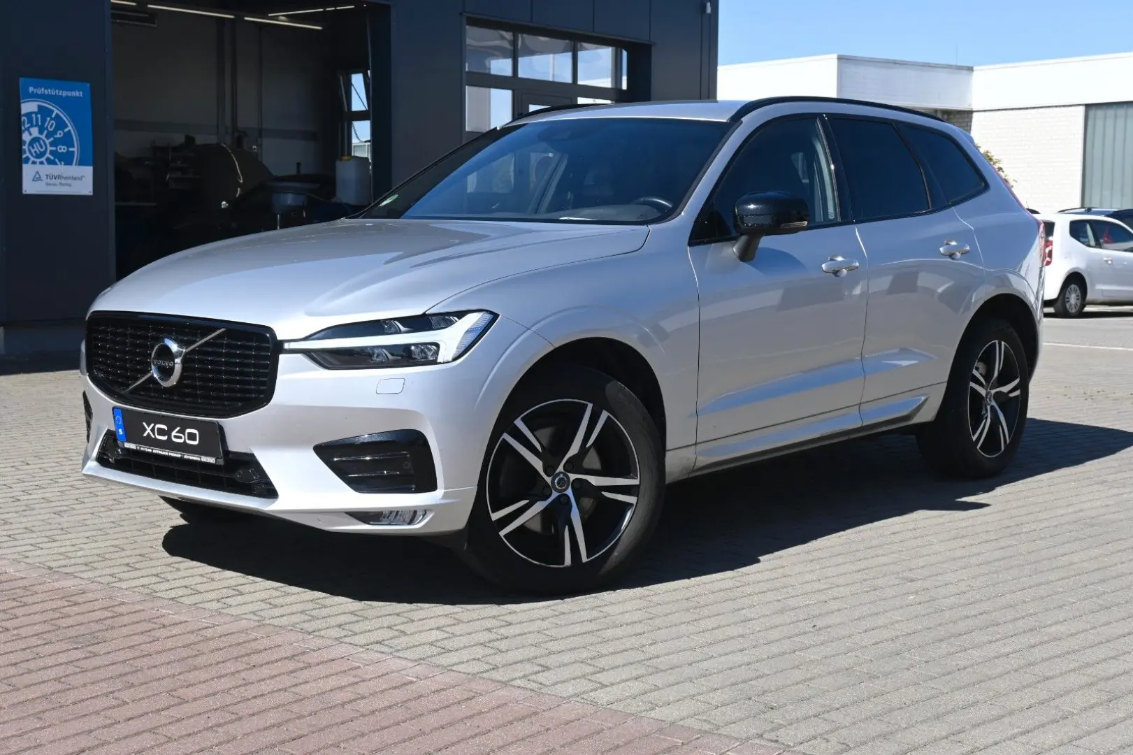 XC60 B4 D AWD R-Design*Qi*RFK*STDHZG*ACC*AHK