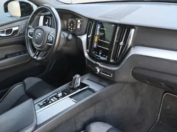 XC60 B4 D AWD R-Design*Qi*RFK*STDHZG*ACC*AHK