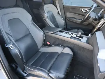 XC60 B4 D AWD R-Design*Qi*RFK*STDHZG*ACC*AHK