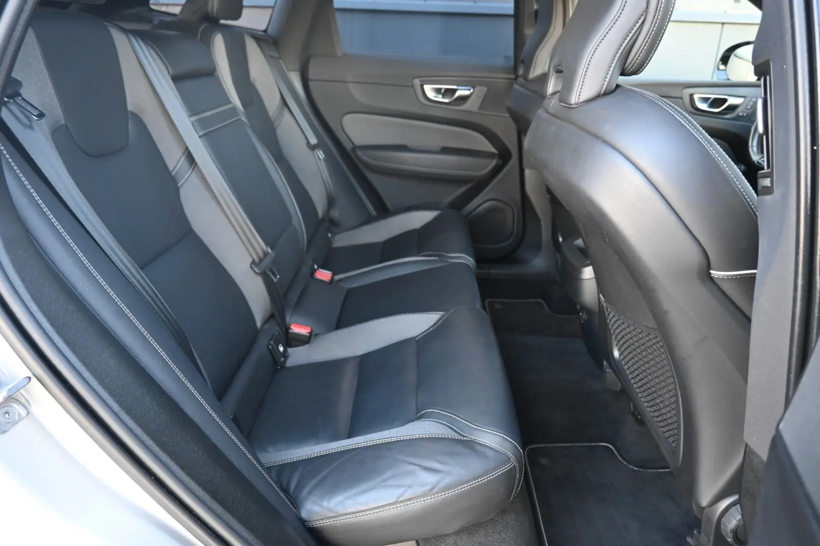 XC60 B4 D AWD R-Design*Qi*RFK*STDHZG*ACC*AHK