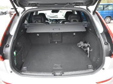 XC60 B4 D AWD R-Design*Qi*RFK*STDHZG*ACC*AHK