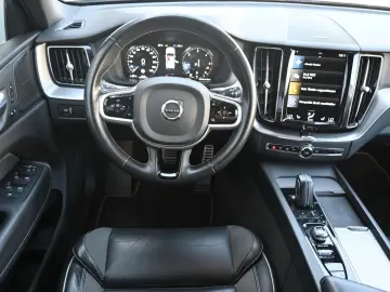 XC60 B4 D AWD R-Design*Qi*RFK*STDHZG*ACC*AHK