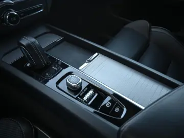 XC60 B4 D AWD R-Design*Qi*RFK*STDHZG*ACC*AHK