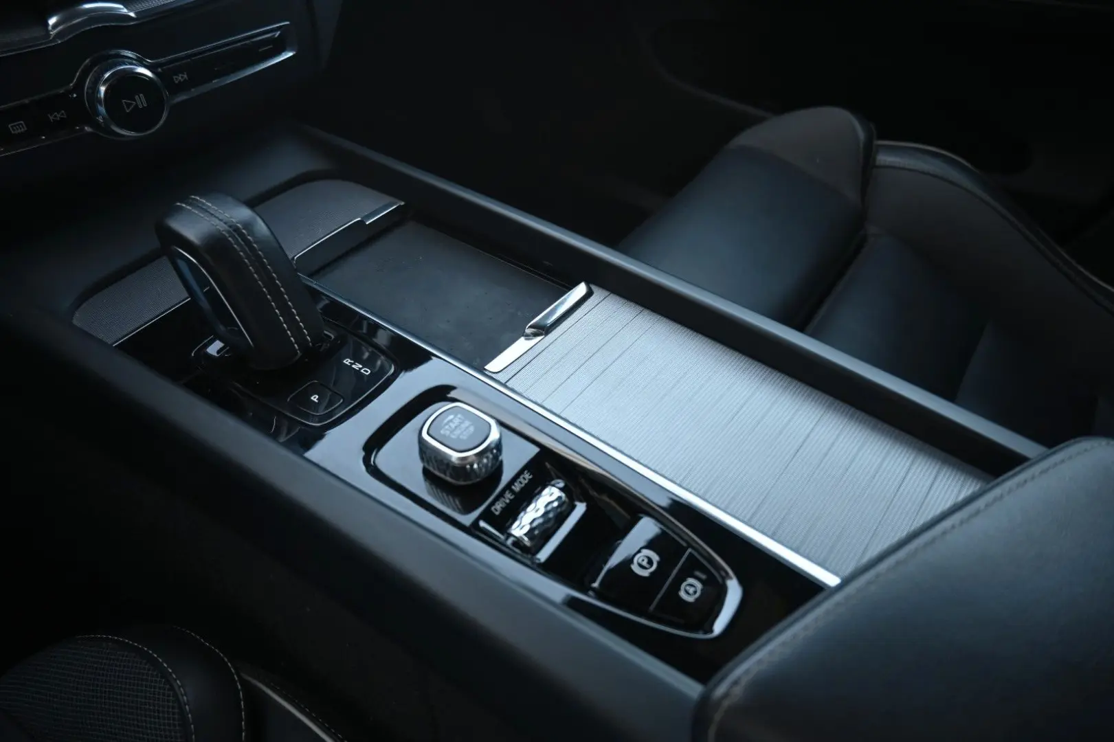 XC60 B4 D AWD R-Design*Qi*RFK*STDHZG*ACC*AHK