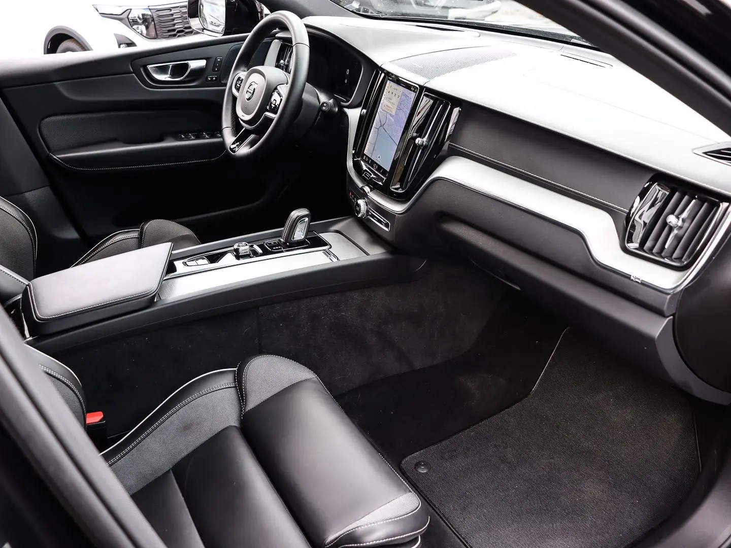 XC60 R Design 2WD B4 Diesel EU6d HUD El. Panodac