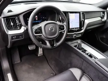 XC60 R Design 2WD B4 Diesel EU6d HUD El. Panodac