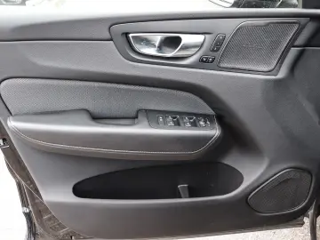 XC60 R Design 2WD B4 Diesel EU6d HUD El. Panodac