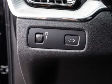 XC60 R Design 2WD B4 Diesel EU6d HUD El. Panodac