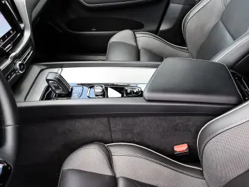 XC60 R Design 2WD B4 Diesel EU6d HUD El. Panodac