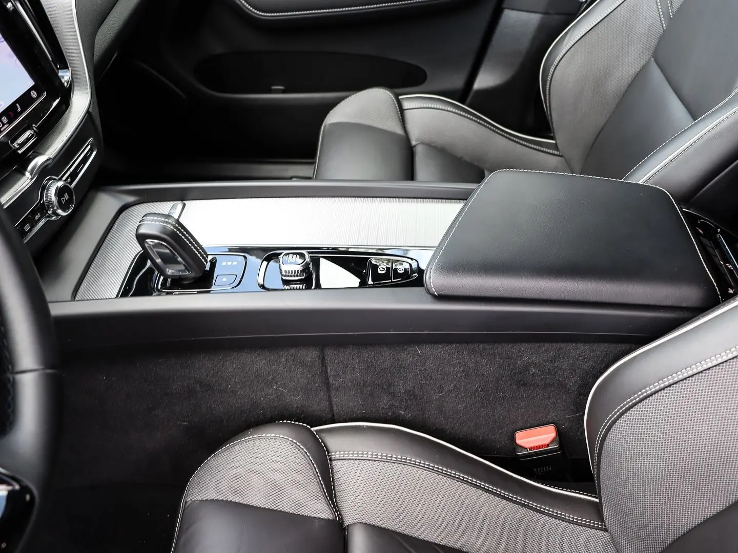 XC60 R Design 2WD B4 Diesel EU6d HUD El. Panodac