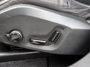 XC60 R Design 2WD B4 Diesel EU6d HUD El. Panodac