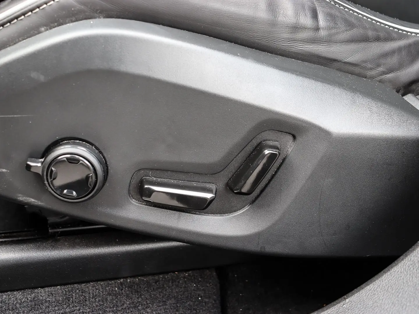 XC60 R Design 2WD B4 Diesel EU6d HUD El. Panodac