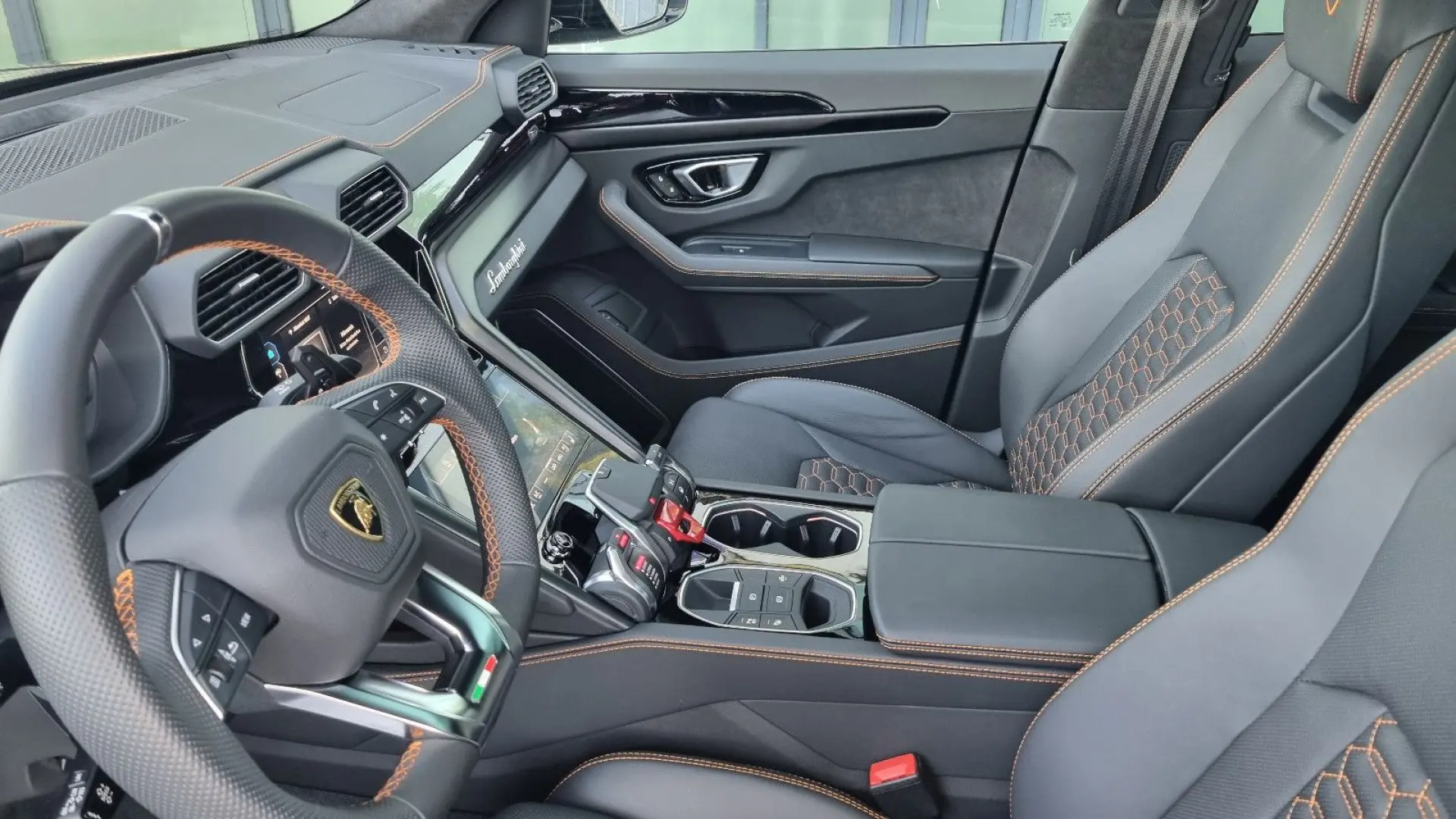 Urus 4.0 V8/23''/Pano/HUD/Anima/360