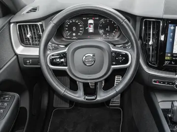 VOLVO XC60 R Design AWD B5 Benzin LEASING