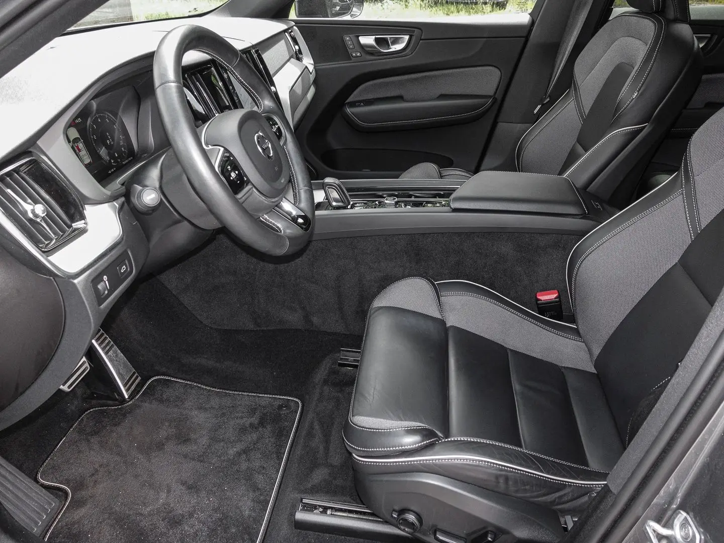 VOLVO XC60 R Design AWD B5 Benzin LEASING