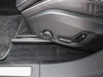 VOLVO XC60 R Design AWD B5 Benzin LEASING