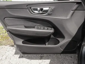 VOLVO XC60 R Design AWD B5 Benzin LEASING