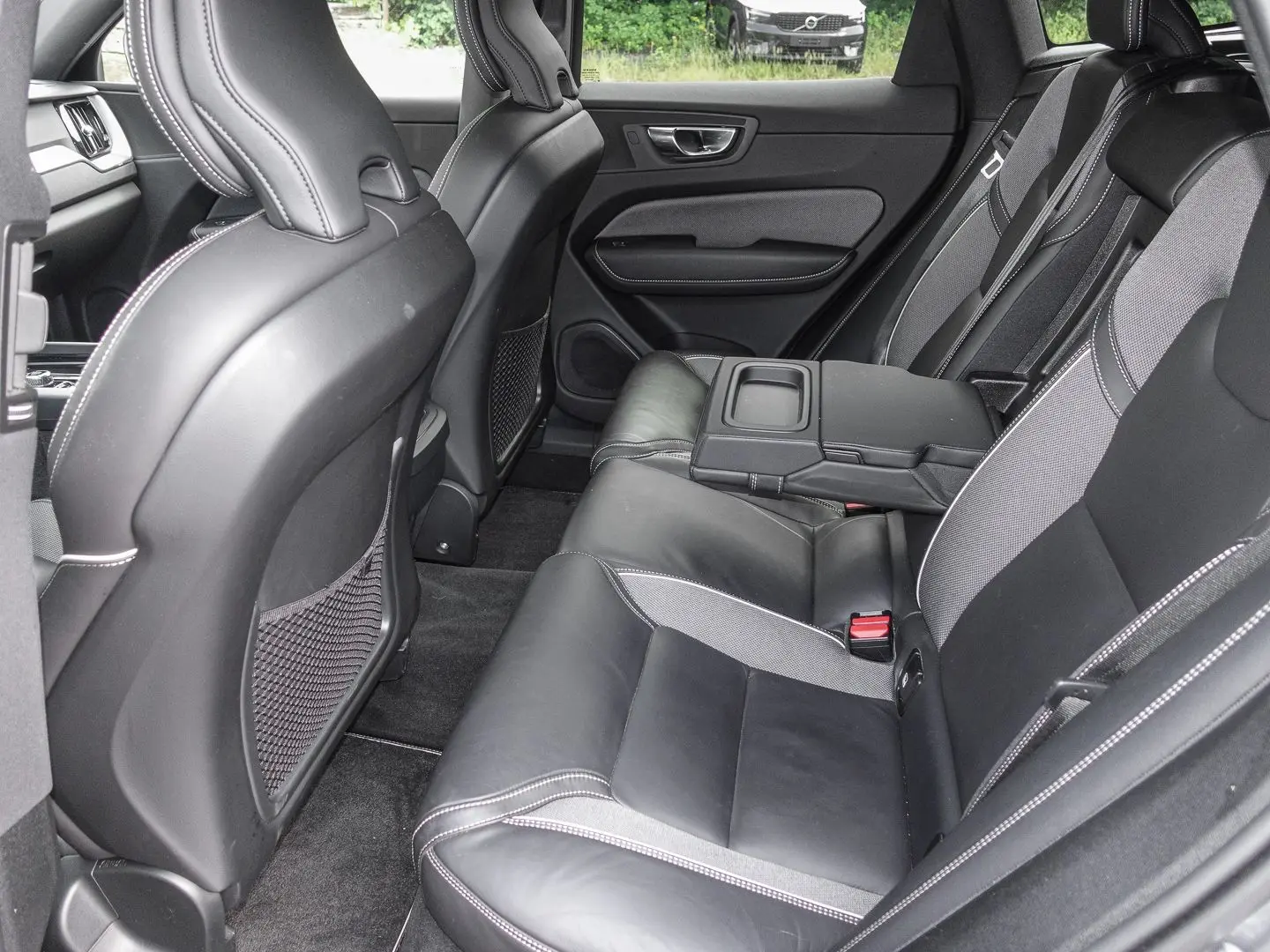 VOLVO XC60 R Design AWD B5 Benzin LEASING